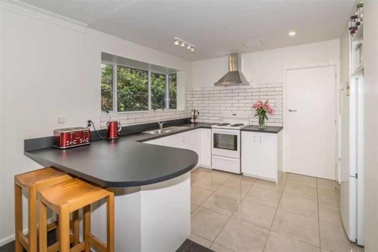 Photo of property in 8 Tracy Place, Redwood, Christchurch, 8051