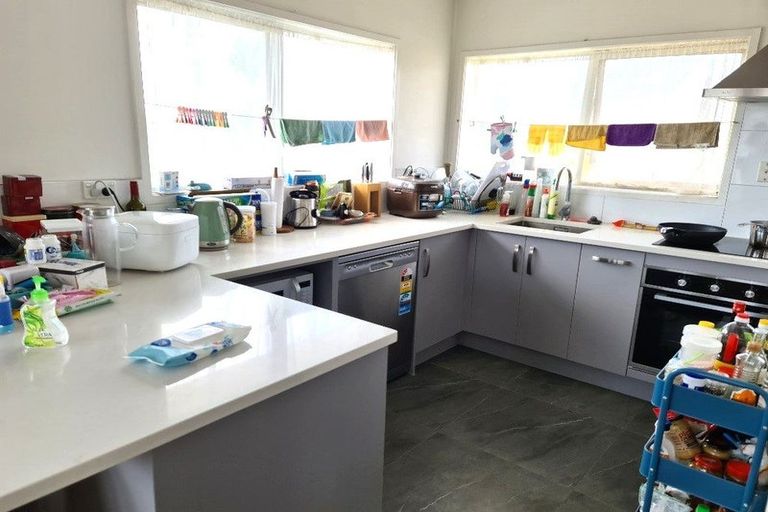 Photo of property in 2/205 Forrest Hill Road, Forrest Hill, Auckland, 0620