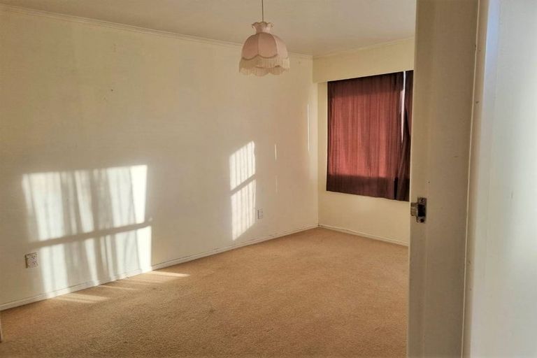 Photo of property in 2/22 Hillcrest Avenue, Hillcrest, Auckland, 0627