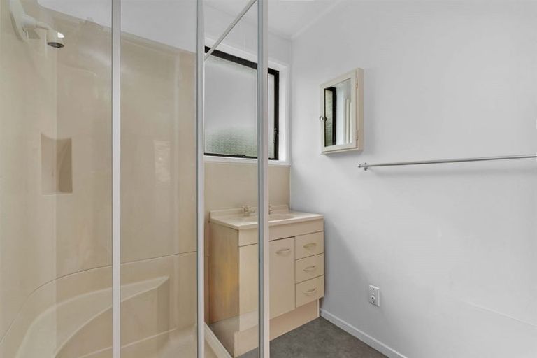 Photo of property in 2/9 Hydra Place, Glen Eden, Auckland, 0602