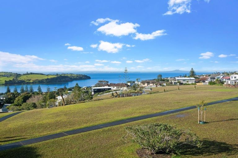 Photo of property in 1415 Whangaparaoa Road, Army Bay, Whangaparaoa, 0930