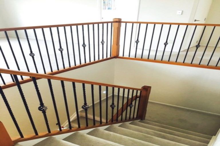 Photo of property in 8 Mulroy Place, Pinehill, Auckland, 0632