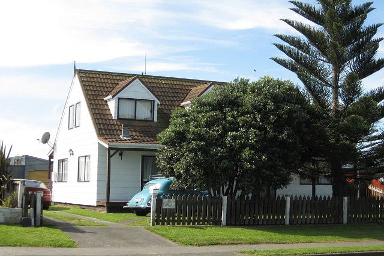 Photo of property in 84 Hinau Street, Castlecliff, Whanganui, 4501