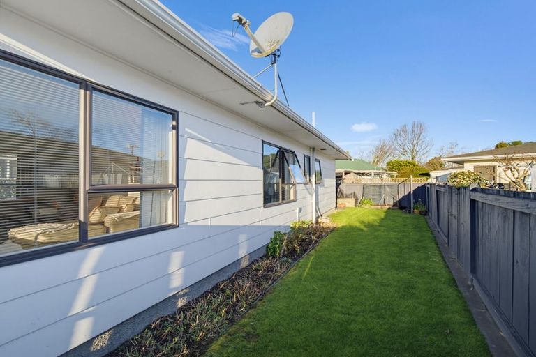 Photo of property in 24 Usherwood Crescent, Akina, Hastings, 4122