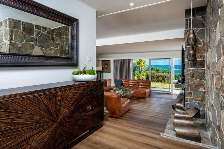 Photo of property in 62 Sharon Road, Waiake, Auckland, 0630