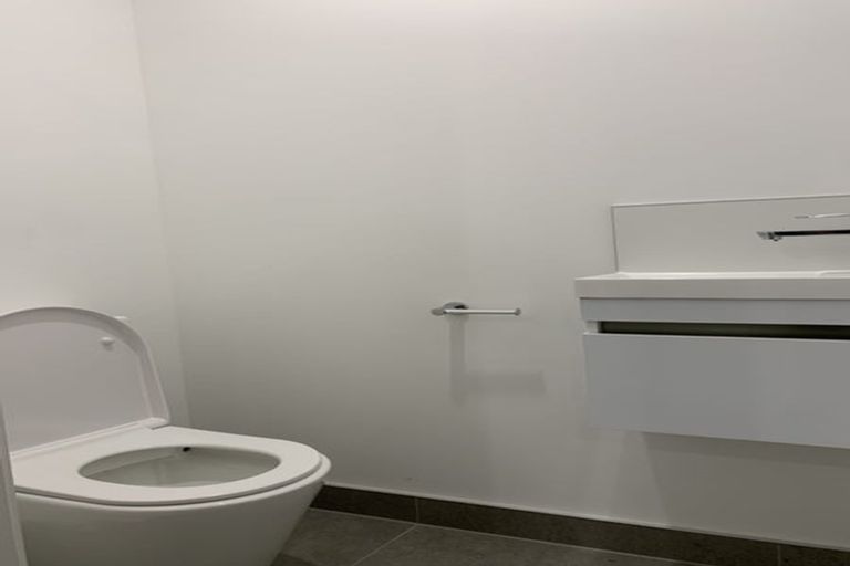 Photo of property in 4/58 Kemp Road, Massey, Auckland, 0614