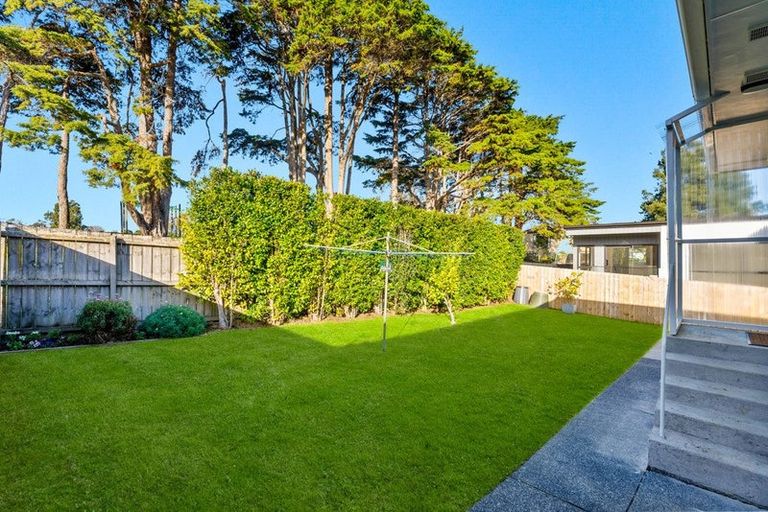 Photo of property in 1/22 Gladys Avenue, Glenfield, Auckland, 0629