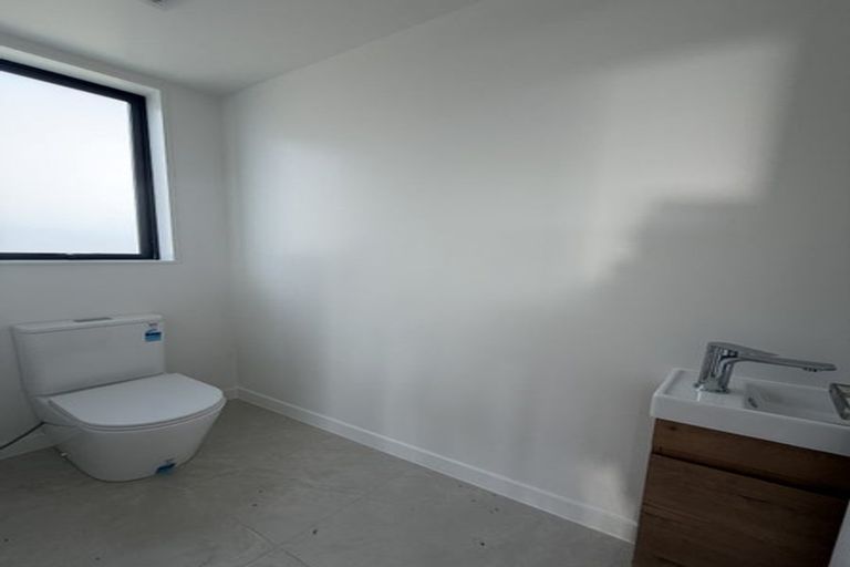 Photo of property in 18 Mataitai Road, Hobsonville, 0618