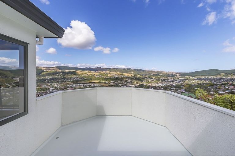 Photo of property in 13 Chastudon Place, Tawa, Wellington, 5028