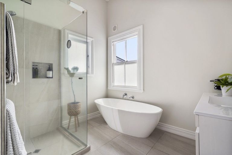 Photo of property in 112 Calliope Road, Stanley Point, Auckland, 0624