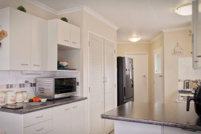 Photo of property in 27 Meadowbrook Drive, Cloverlea, Palmerston North, 4412