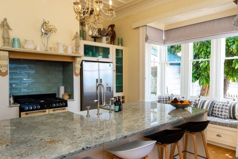 Photo of property in 7 Sealy Road, Bluff Hill, Napier, 4110