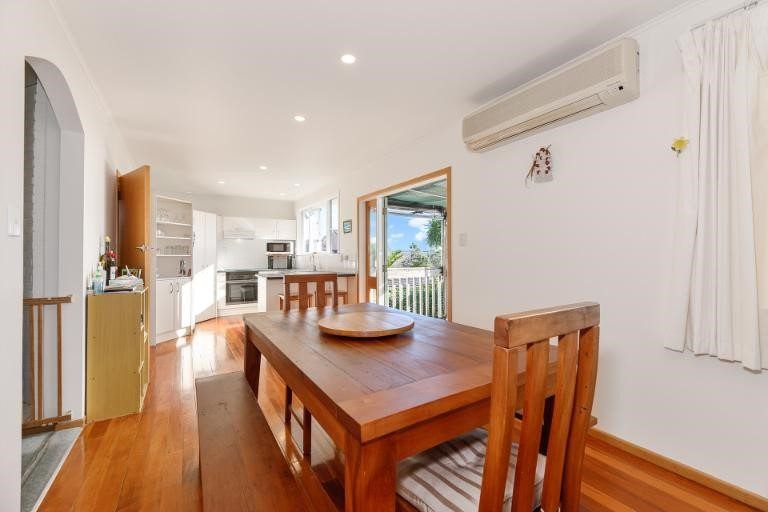 Photo of property in 18 Lavelle Road, Henderson, Auckland, 0612