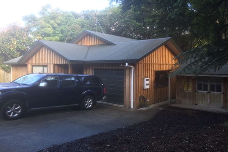 Photo of property in 39 Ewhurst Place, Goodwood Heights, Auckland, 2105