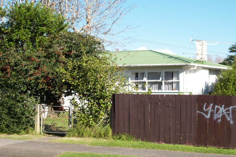 Photo of property in 43 Raglan Street, Mangere East, Auckland, 2024