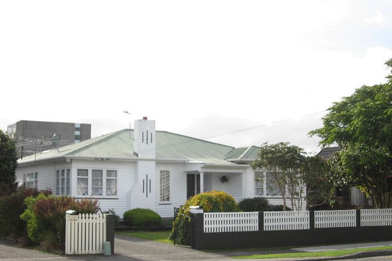 Photo of property in 35 Copeland Street, Hutt Central, Lower Hutt, 5011