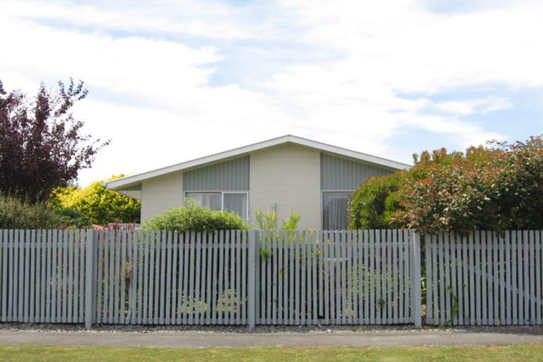Photo of property in 6 Glenrowan Avenue, Avondale, Christchurch, 8061