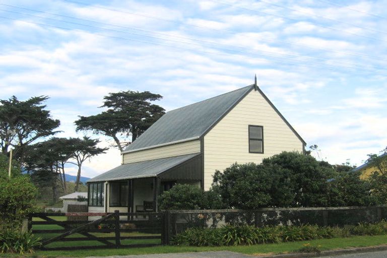 Photo of property in 26 Moana Street, Otaki Beach, Otaki, 5512