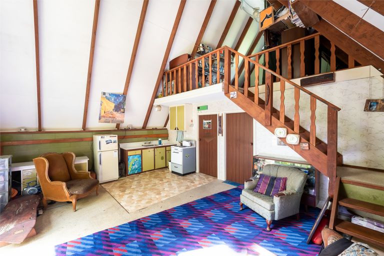 Photo of property in 1101 Dyers Pass Road, Governors Bay, Lyttelton, 8971