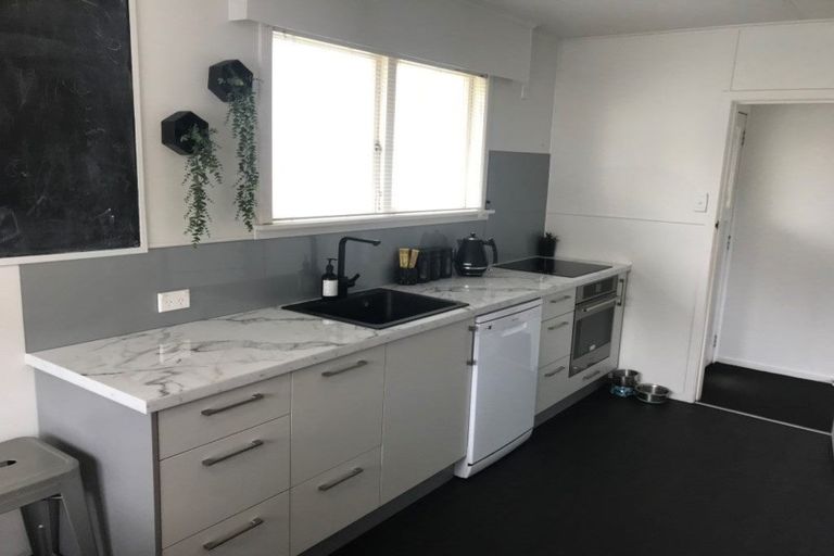 Photo of property in 52 Oranga Street, Westown, New Plymouth, 4310