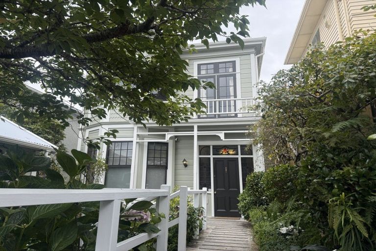 Photo of property in 17 Park Street, Thorndon, Wellington, 6011