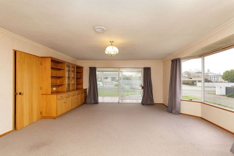Photo of property in 19 Timaru Road, Waimate, 7924
