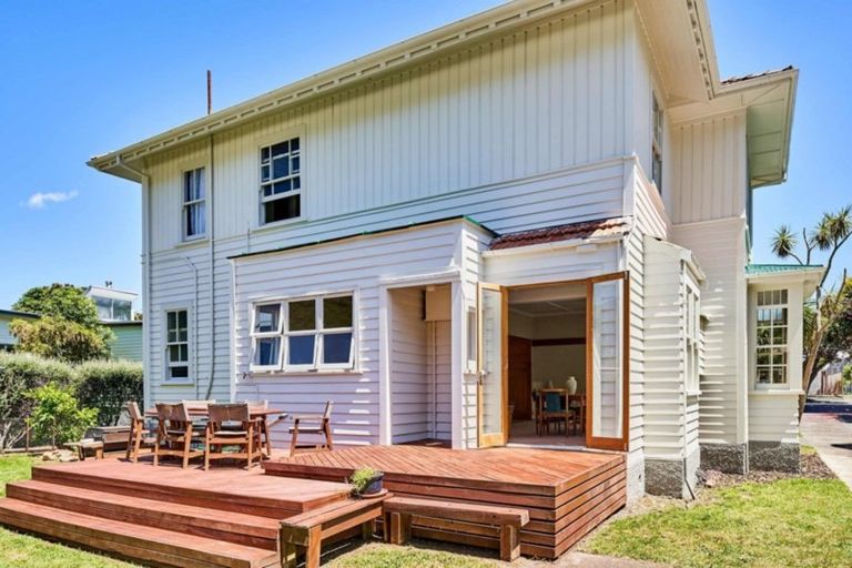 Photo of property in 83 Oroua Street, Eastbourne, Lower Hutt, 5013