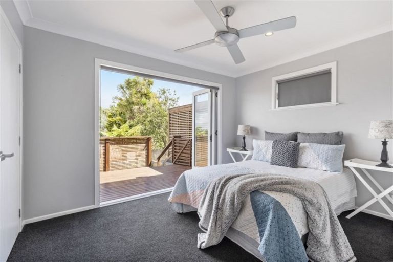 Photo of property in 968 East Coast Road, Northcross, Auckland, 0632