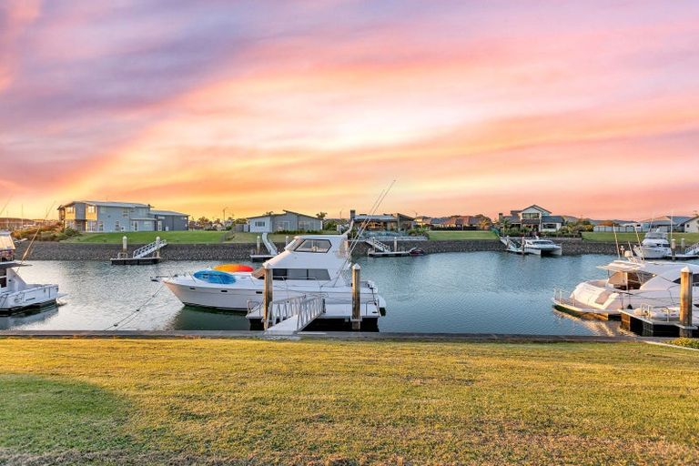 Photo of property in 10 Rauiri Drive, One Tree Point, 0118