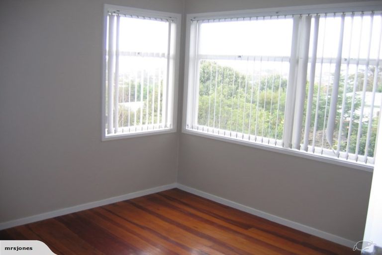 Photo of property in 65 Raleigh Road, Northcote, Auckland, 0627
