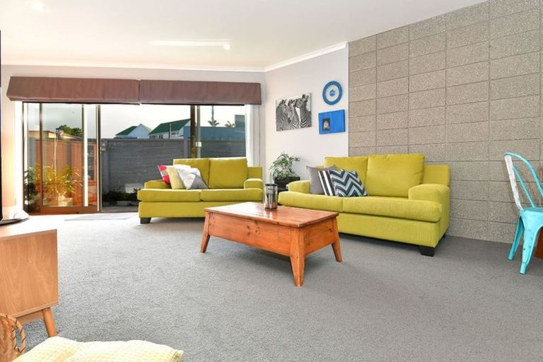 Photo of property in 3/925 Whangaparaoa Road, Manly, Whangaparaoa, 0930