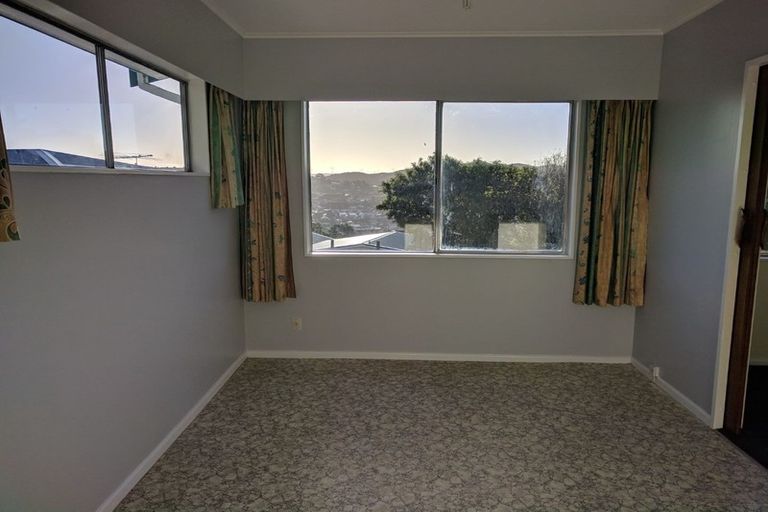 Photo of property in 37 Carluke Street, Paparangi, Wellington, 6037