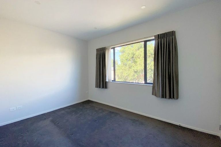 Photo of property in 28 Rakich Place, Henderson, Auckland, 0612