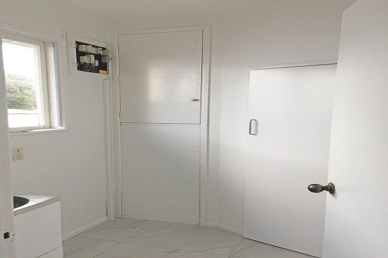 Photo of property in 169 Hobsonville Road, West Harbour, Auckland, 0618