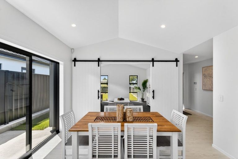 Photo of property in 14 Annie Aranui Drive, Poraiti, 4182
