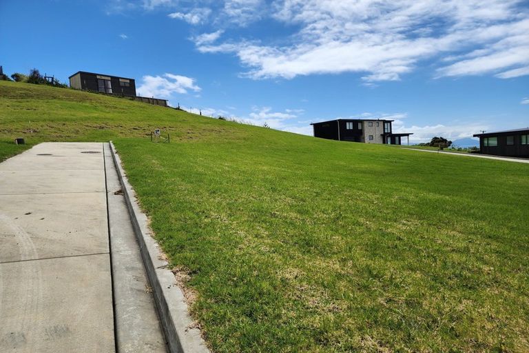 Photo of property in 8 Blue Moon Rise, Langs Beach, 0582