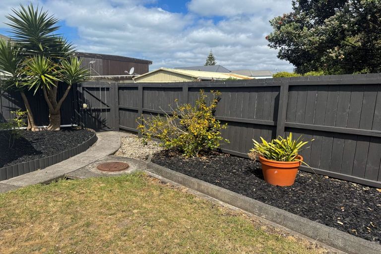 Photo of property in 2/43 Vivian Wilson Drive, Eastern Beach, Auckland, 2012