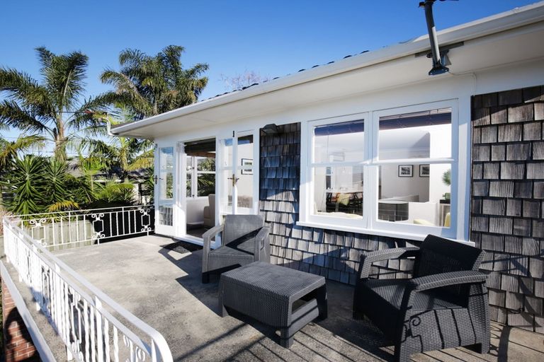 Photo of property in 31 Royal View Road, Te Atatu South, Auckland, 0610