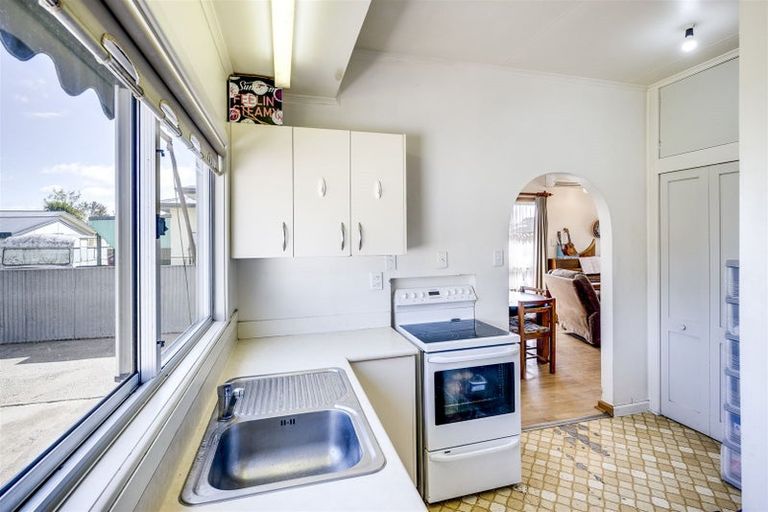 Photo of property in 227 Mayfair Avenue, Mayfair, Hastings, 4122