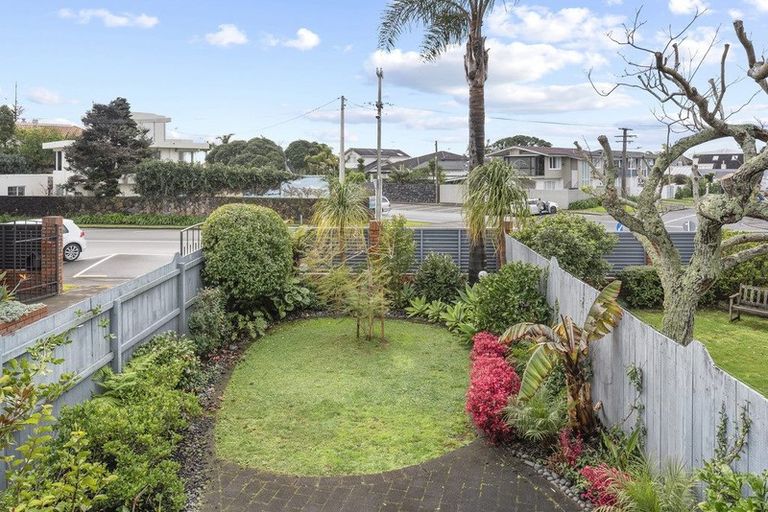 Photo of property in 3/56 Milford Road, Milford, Auckland, 0620
