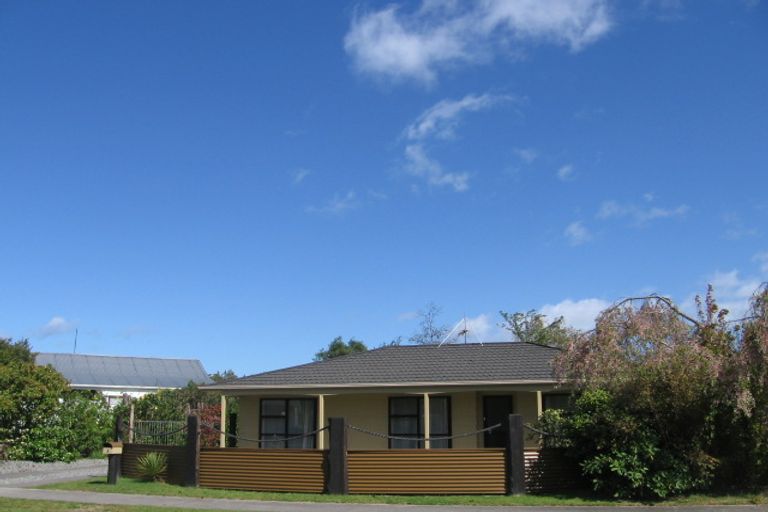 Photo of property in 2 Anna Place, Hilltop, Taupo, 3330