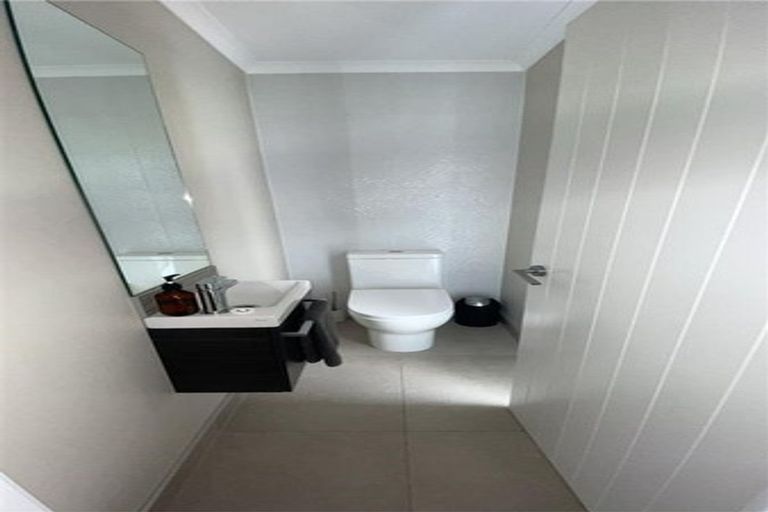 Photo of property in 215 Wainui Road, Silverdale, 0932