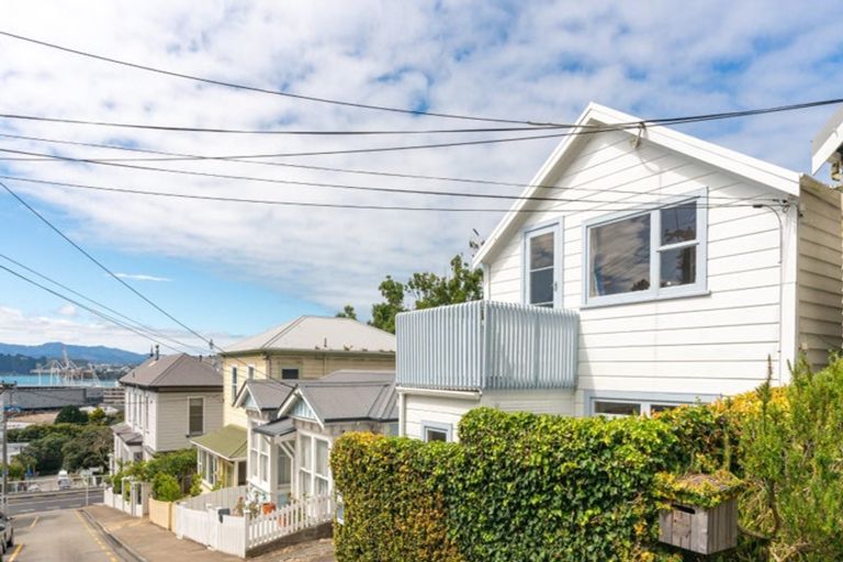 Photo of property in 29 Newman Terrace, Thorndon, Wellington, 6011