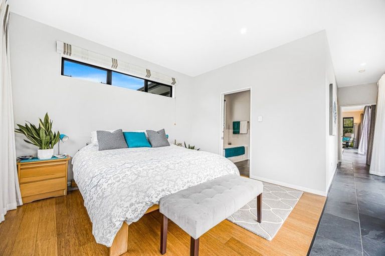 Photo of property in 18 Awanui Crescent, Matakana, 0985