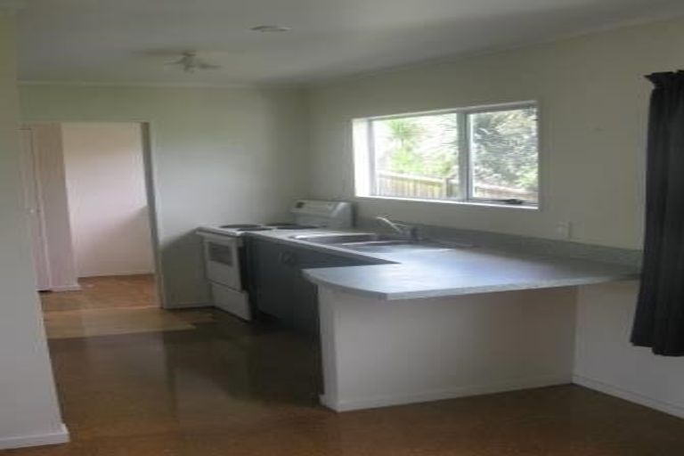 Photo of property in 1/11 Mona Vale, West Harbour, Auckland, 0618