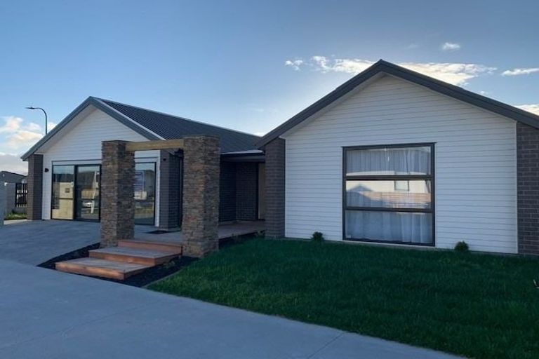 Photo of property in 1 Royal Crescent, Papamoa, 3118