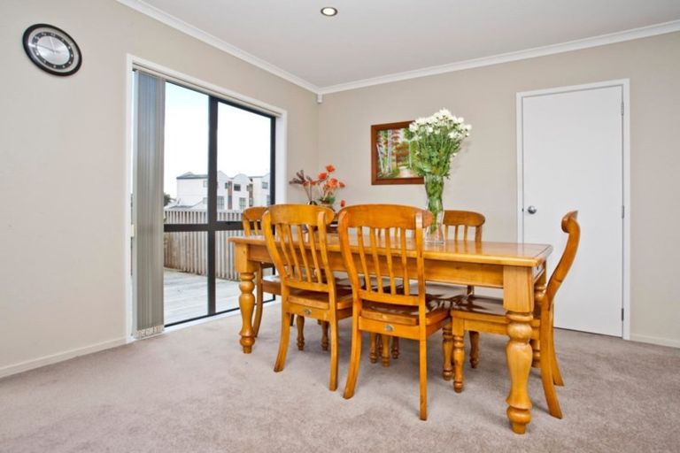 Photo of property in 29 Canyon Drive, Oteha, Auckland, 0632
