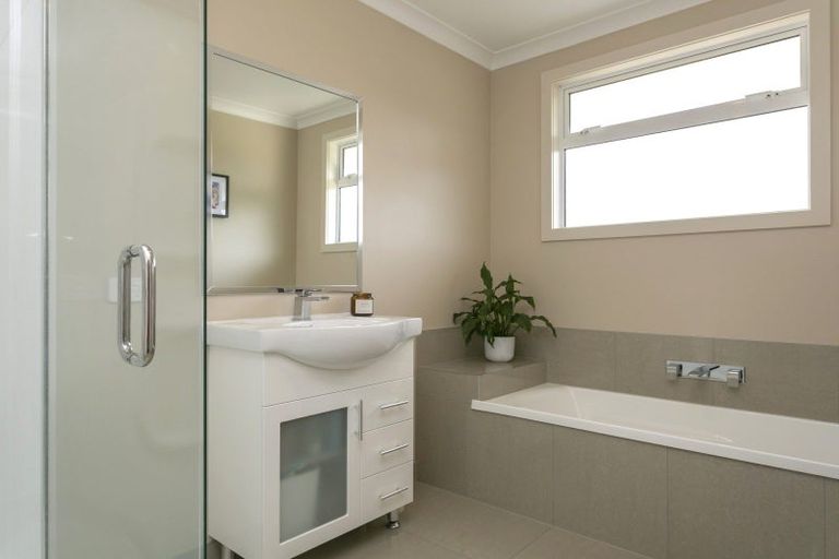 Photo of property in 19 Montgomery Crescent, Kinloch, Taupo, 3377
