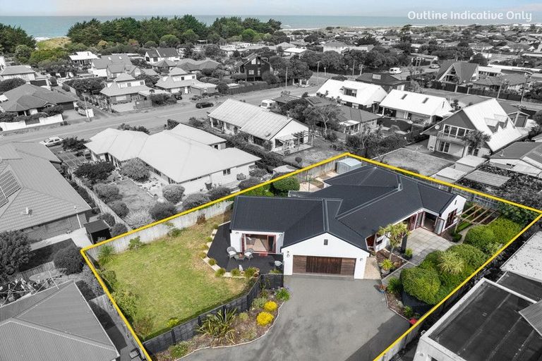 Photo of property in 11 Cordyline Place, Waimairi Beach, Christchurch, 8083
