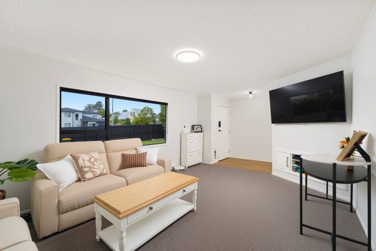 Photo of property in 9 West Harbour Drive, West Harbour, Auckland, 0618